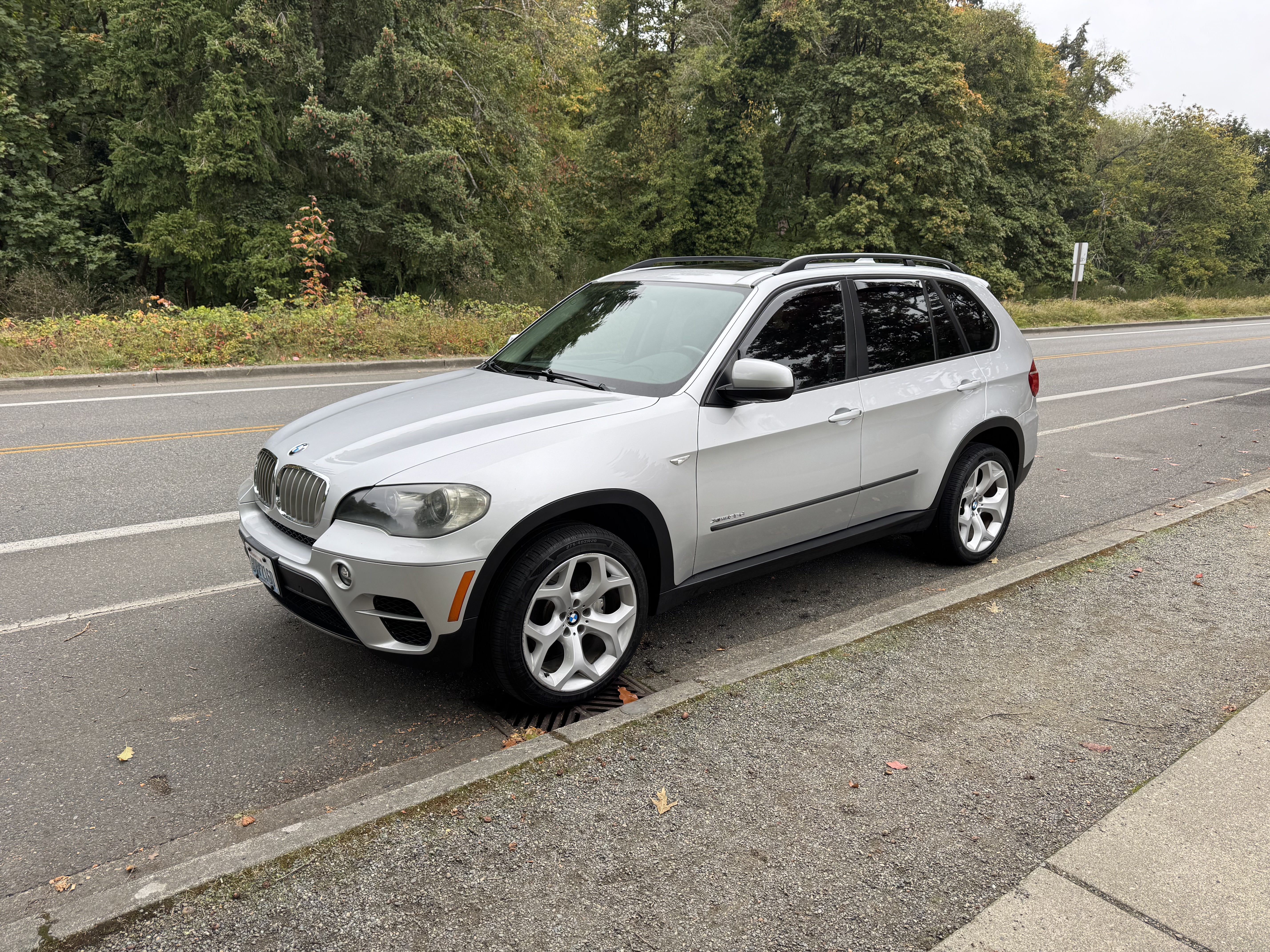 Used 2011 BMW X5 xDrive35d AWD/4WD image 1