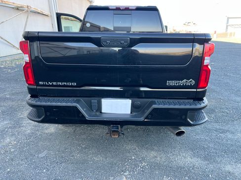 Used 2022 Chevrolet Silverado 2500 High Country w/ Technology Package AWD/4WD image 13