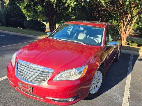 Used 2014 Chrysler 200 Limited w/ Sun/Sound Group image 2