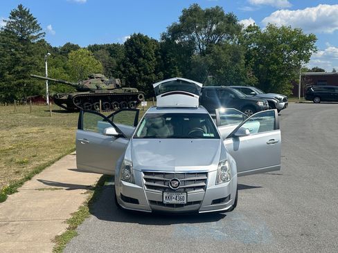 Used 2010 Cadillac CTS Luxury RWD image 8