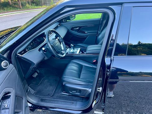 Used 2020 Land Rover Range Rover Evoque S image 4