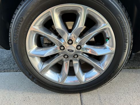 Used 2014 Ford Explorer XLT w/ Equipment Group 201A FWD image 21