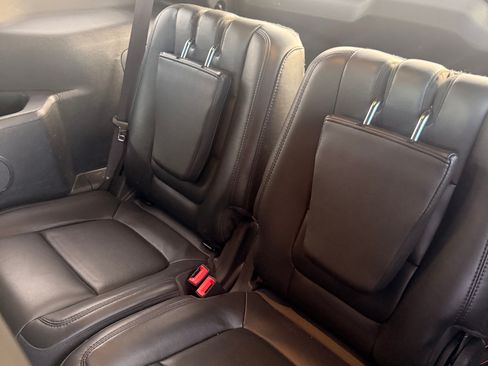 Used 2013 Ford Explorer XLT image 19