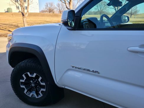 Used 2020 Toyota Tacoma TRD Off-Road image 19