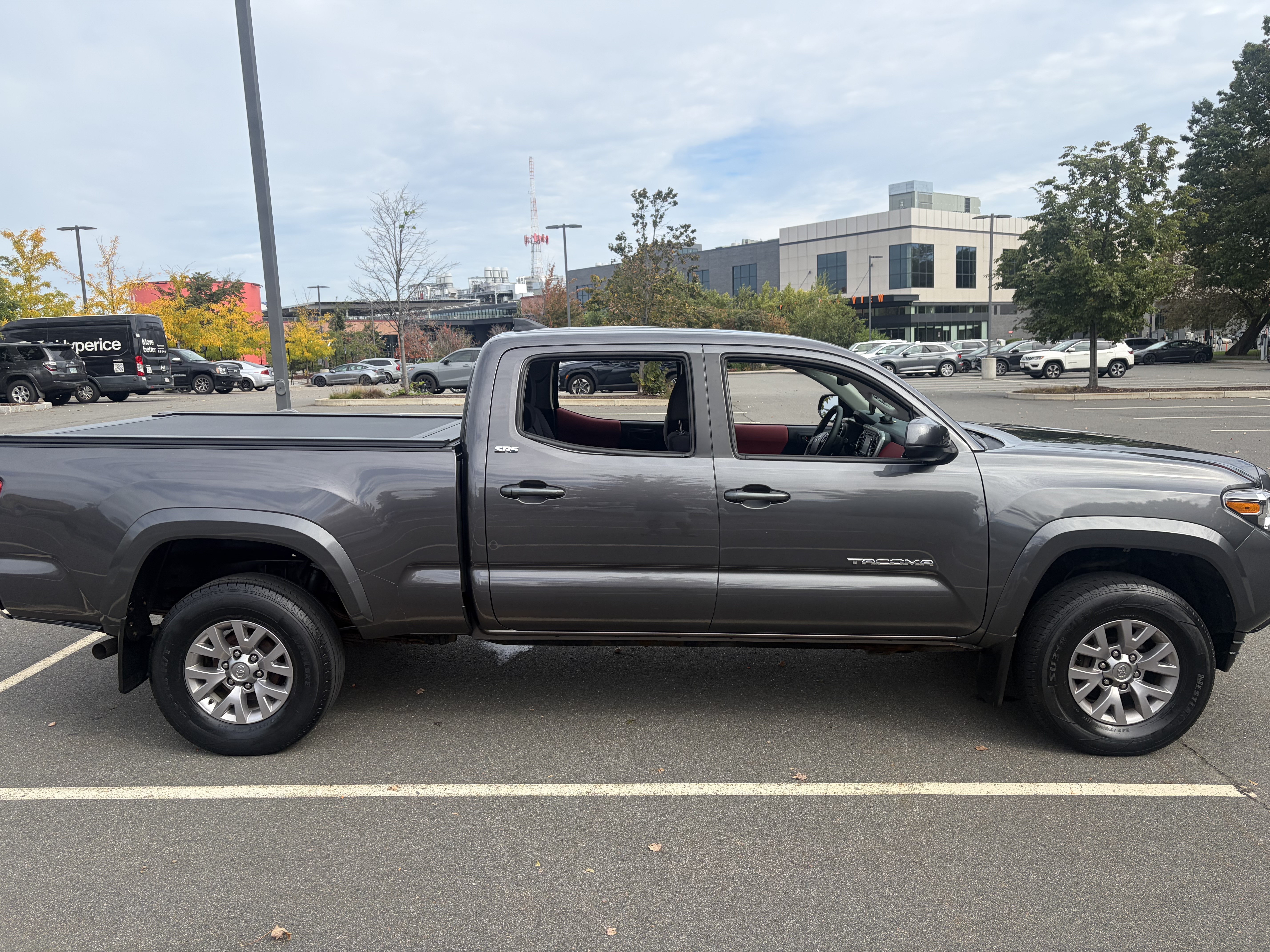 Used 2016 Toyota Tacoma SR5 w/ SR5 Appearance Package (SN) AWD/4WD image 4