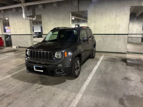 Used 2017 Jeep Renegade Latitude w/ Cold Weather Group image 4