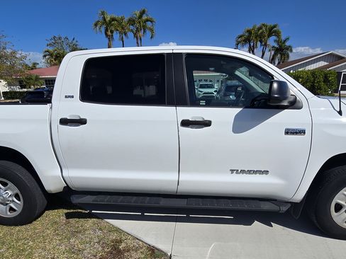 Used 2018 Toyota Tundra SR5 w/ SR5 Upgrade Package image 5