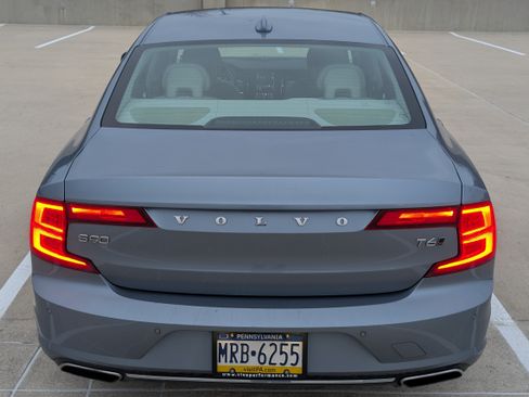 Used 2017 Volvo S90 T6 Momentum w/ Vision Package image 5