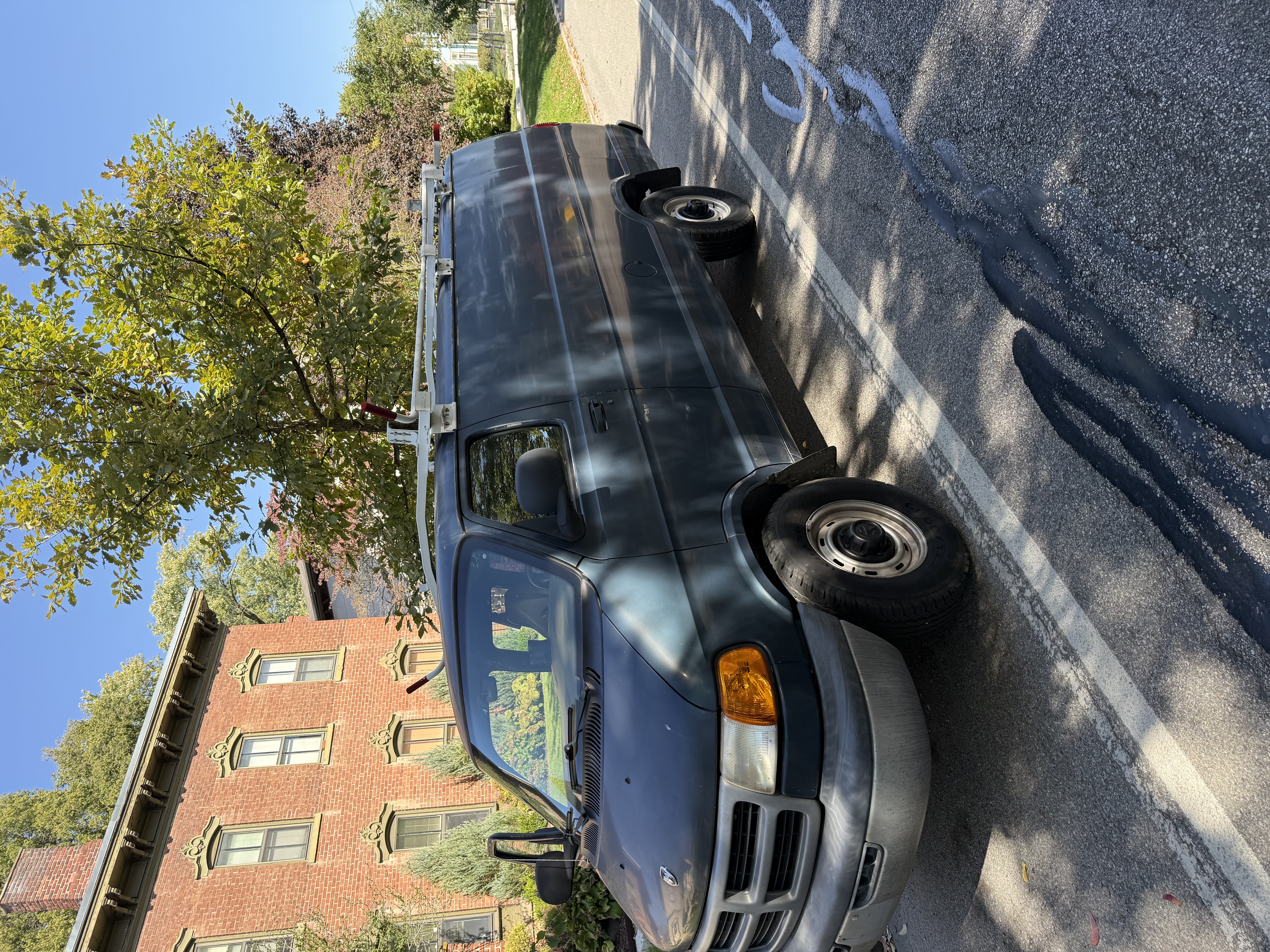 Used 2000 Dodge B3500 RWD image 1