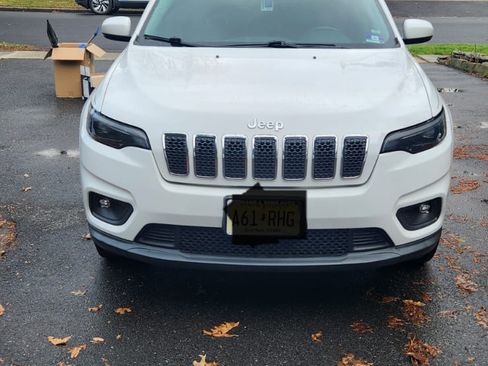 Used 2019 Jeep Cherokee Latitude Plus w/ Comfort/Convenience Group image 11