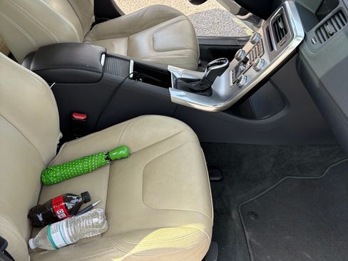 Used 2018 Volvo V60 T5 Dynamic image 8