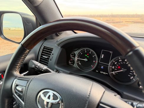 Used 2021 Toyota Land Cruiser Heritage Edition image 12