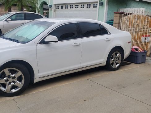 Used 2010 Chevrolet Malibu LT image 2