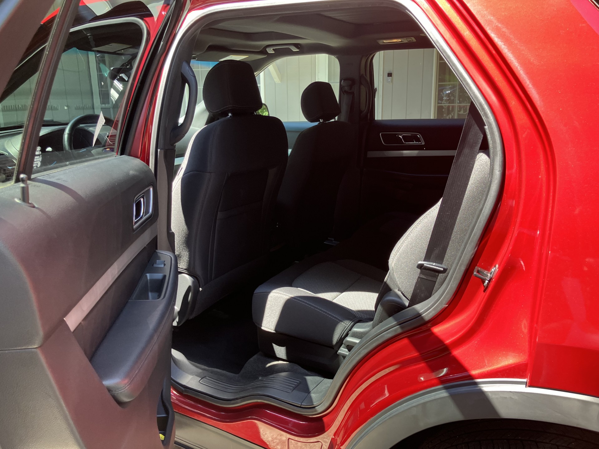 Used 2017 Ford Explorer XLT w/ Equipment Group 201A AWD/4WD image 5