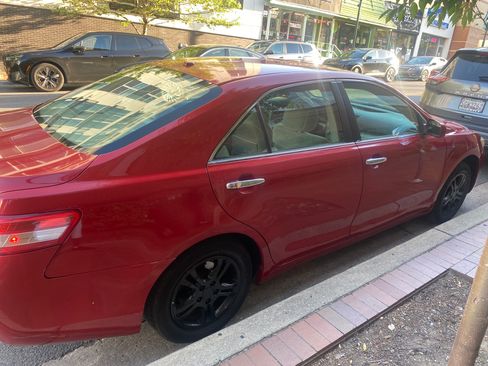 Used 2011 Toyota Camry LE FWD image 2