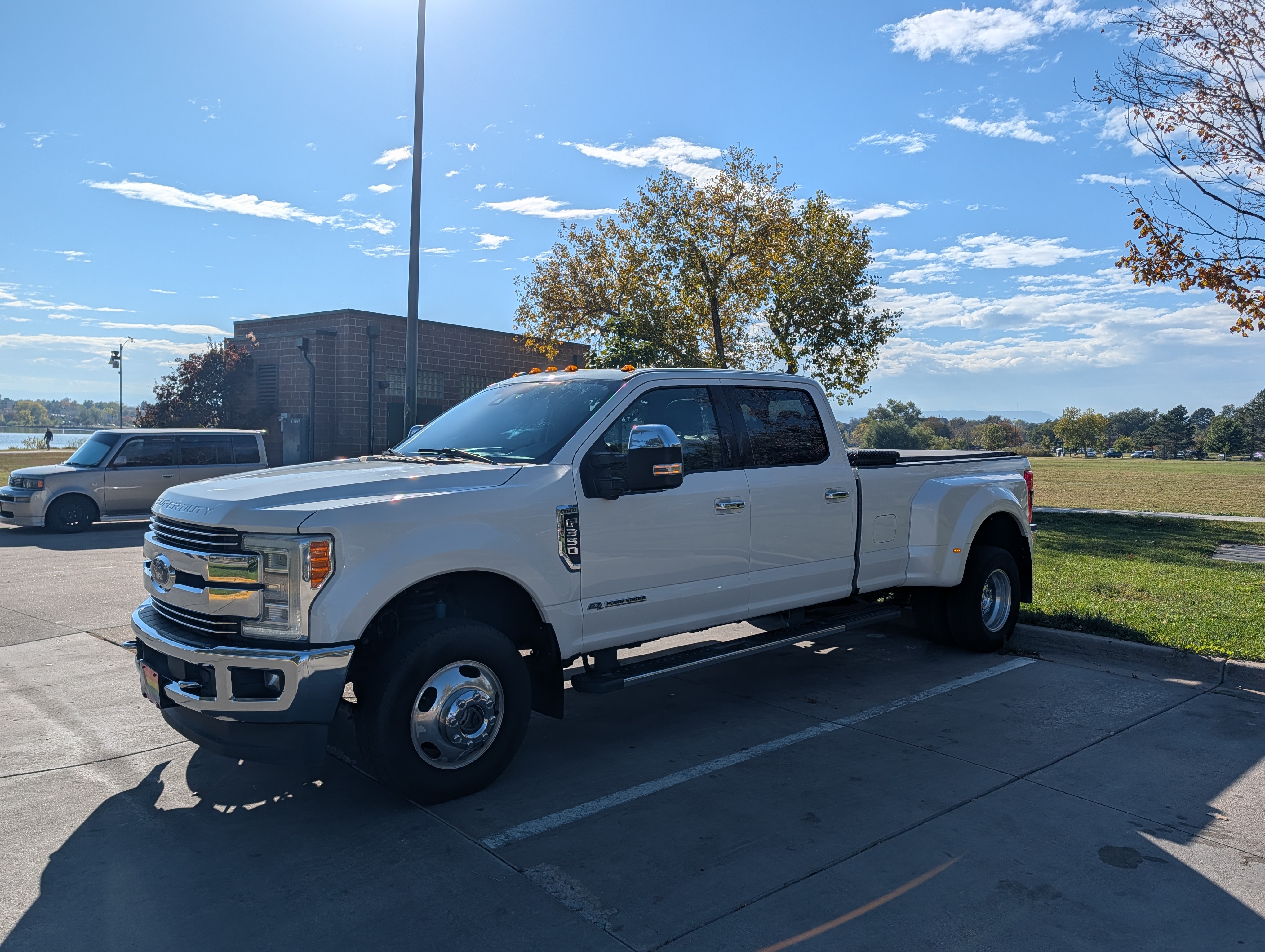 Used 2017 Ford F350 Lariat w/ Lariat Ultimate Package AWD/4WD image 9