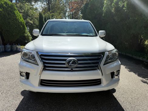 Used 2015 Lexus LX 570 4WD image 2
