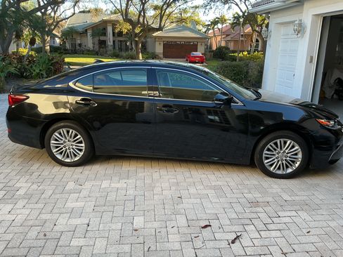 Used 2017 Lexus ES 350 w/ Accessory Package 2 image 5