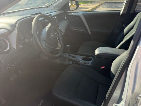 Used 2017 Toyota RAV4 LE FWD image 12