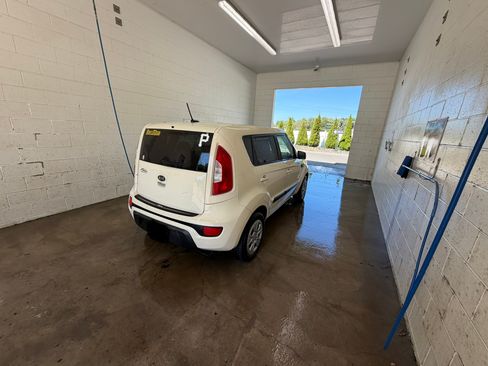 Used 2012 Kia Soul FWD image 2