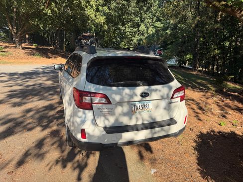 Used 2015 Subaru Outback 2.5i AWD/4WD image 6