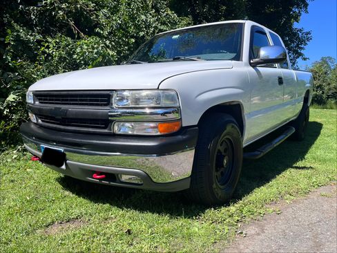 Used 2000 Chevrolet Silverado 1500 LS w/ Off-Road Chassis Pkg AWD/4WD image 5