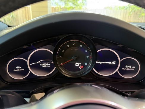 Used 2019 Porsche Cayenne S image 16