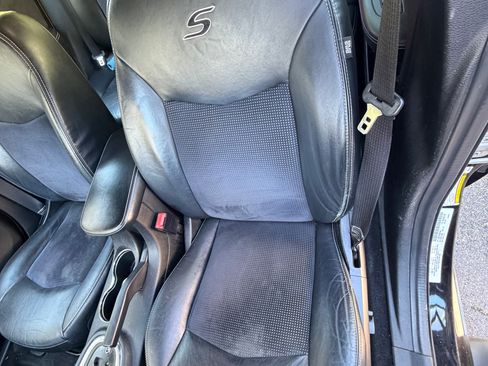 Used 2011 Chrysler 200 S FWD image 9