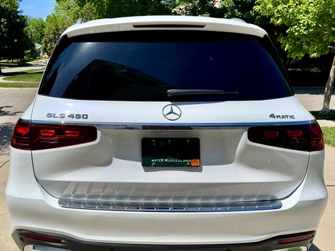 Used 2024 Mercedes-Benz GLS 450 4MATIC image 9