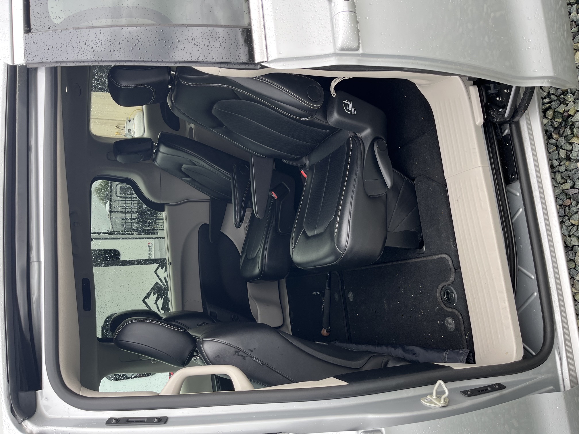 Used 2024 Chrysler Pacifica Touring-L FWD image 10