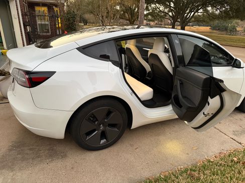 Used 2023 Tesla Model 3 Standard Range image 13