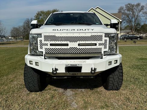 Used 2017 Ford F250 XLT w/ XLT Premium Package image 4