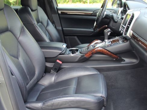 Used 2014 Porsche Cayenne AWD/4WD image 17