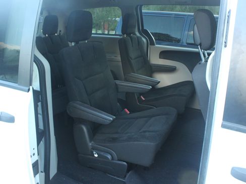 Used 2019 Dodge Grand Caravan SE w/ UConnect Hands-Free Group FWD image 10