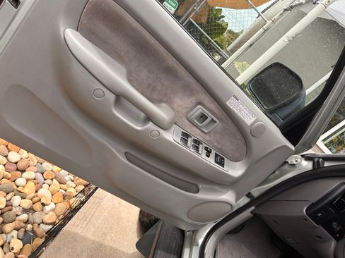 Used 2002 Toyota Tacoma PreRunner w/ SR5 Pkg w/ Chrome Pkg RWD image 6