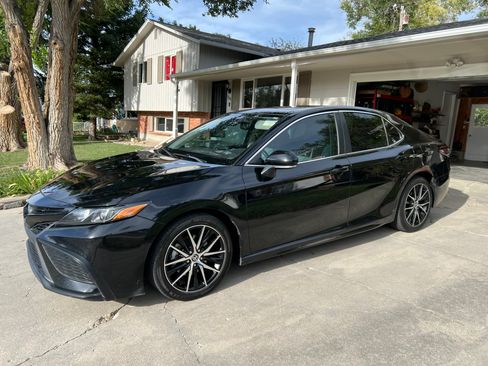 Used 2022 Toyota Camry SE w/ Audio Upgrade Package FWD image 2