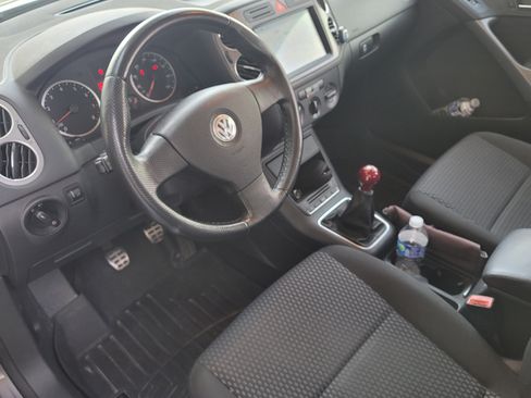 Used 2009 Volkswagen Tiguan S image 4