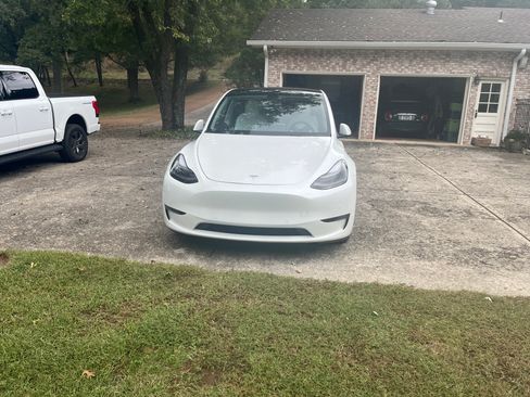 Used 2022 Tesla Model Y Performance image 1