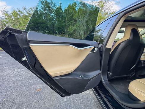 Used 2014 Tesla Model S P85 image 24