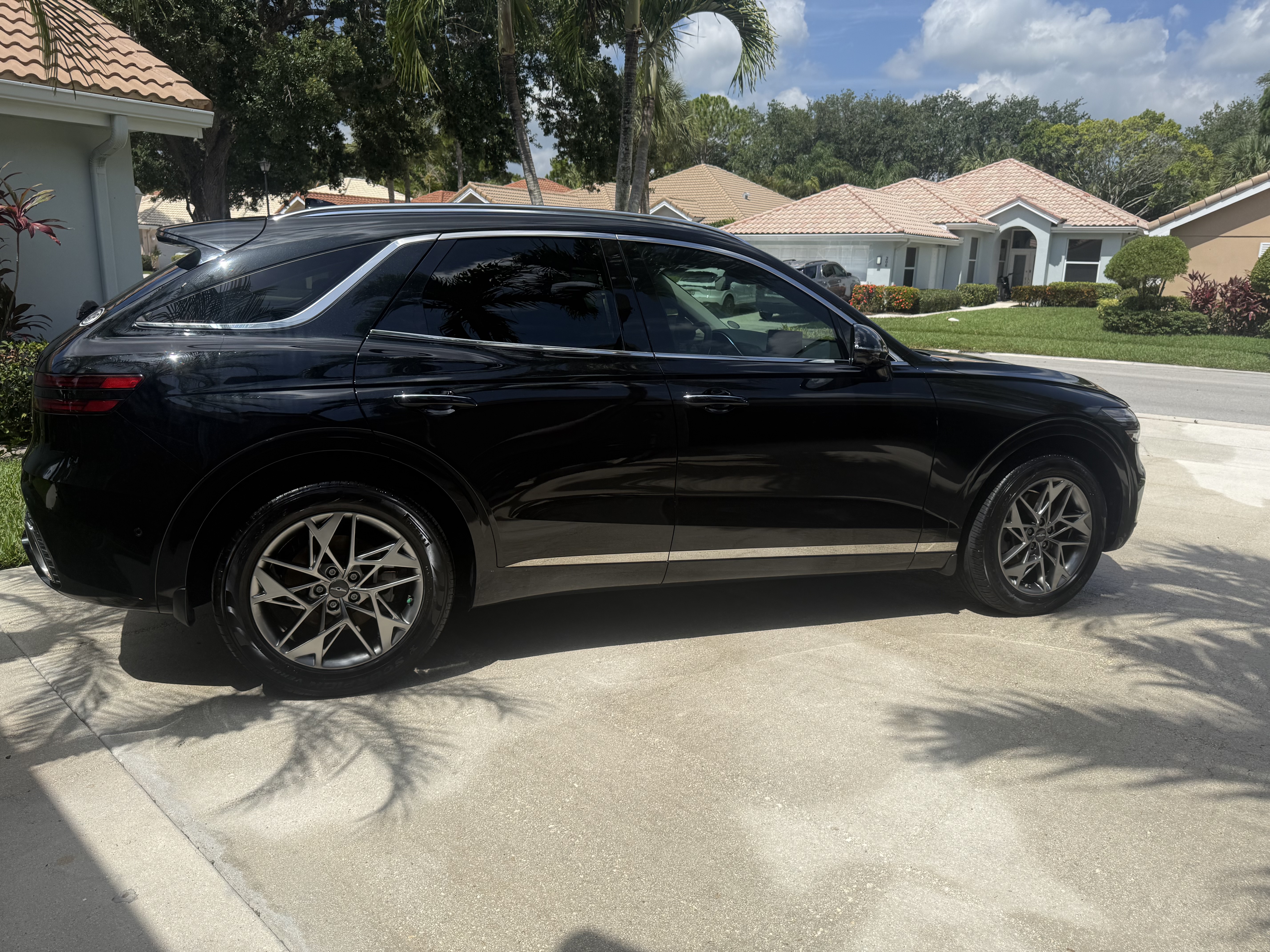 Used 2022 Genesis GV70 2.5T w/ Advanced Package AWD/4WD image 4