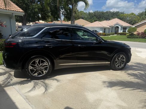 Used 2022 Genesis GV70 2.5T w/ Advanced Package AWD/4WD image 4