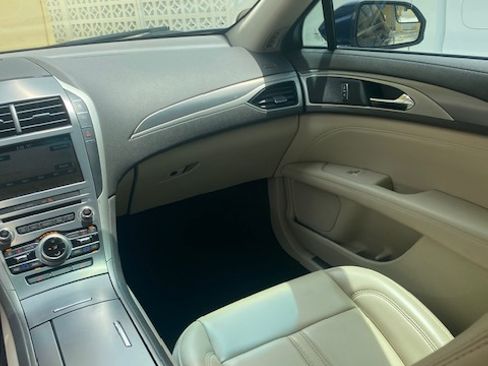 Used 2017 Lincoln MKZ Premiere FWD image 25