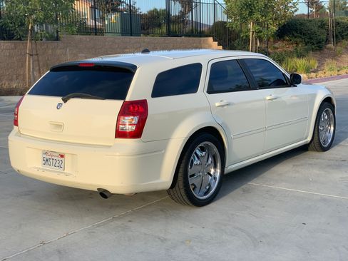 Used 2005 Dodge Magnum SE image 9