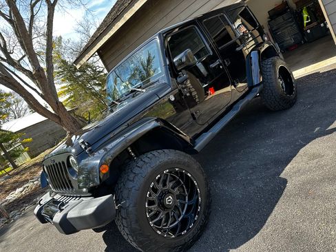 Used 2014 Jeep Wrangler Unlimited Sahara image 10