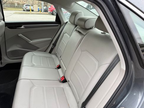 Used 2017 Volkswagen Passat 1.8T R-Line w/ R-Line Lighting Package image 9