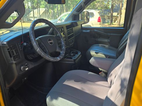 Used 2019 GMC Savana 3500 w/ Driver Convenience Package image 5