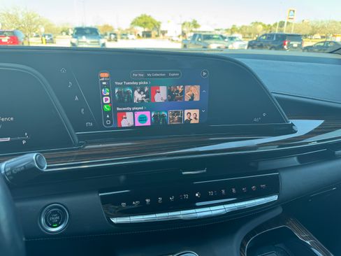 Used 2022 Cadillac Escalade Luxury w/ LPO, Illumination Package image 23