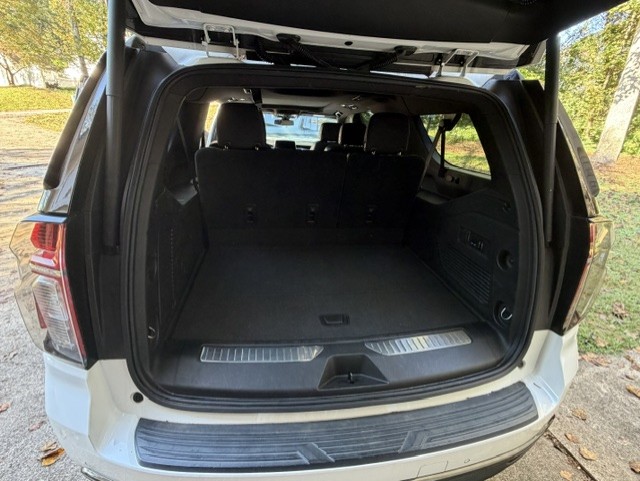 Used 2021 Chevrolet Suburban RST w/ Luxury Package AWD/4WD image 2