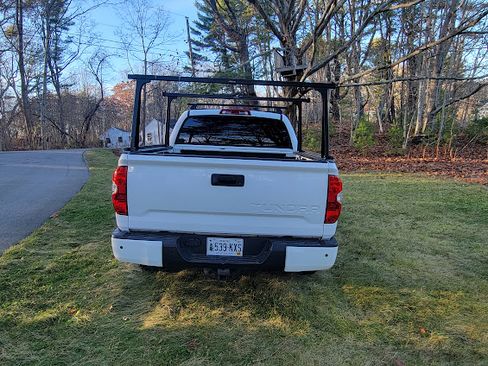 Used 2018 Toyota Tundra SR5 w/ TRD Off Road Package image 8