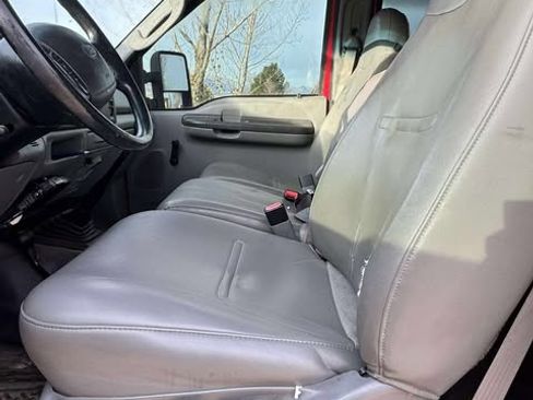 Used 2004 Ford F250 Lariat image 1